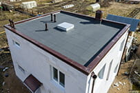 Постройка дома с плоской неэксплуатируемой крышей