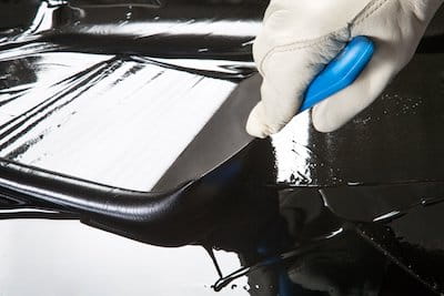 Нанесення мастики шпателем 